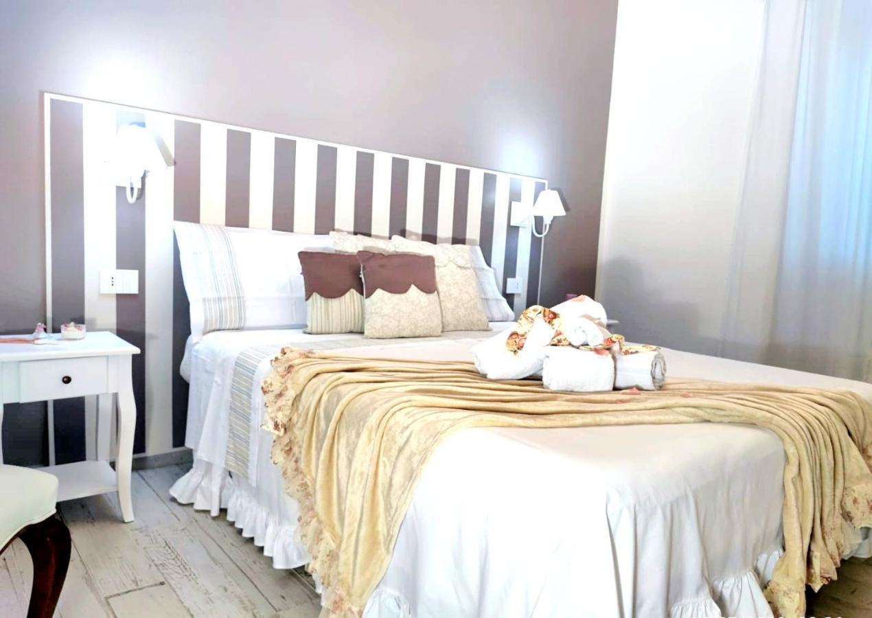 Golden House Hotell Porto Torres Exteriör bild