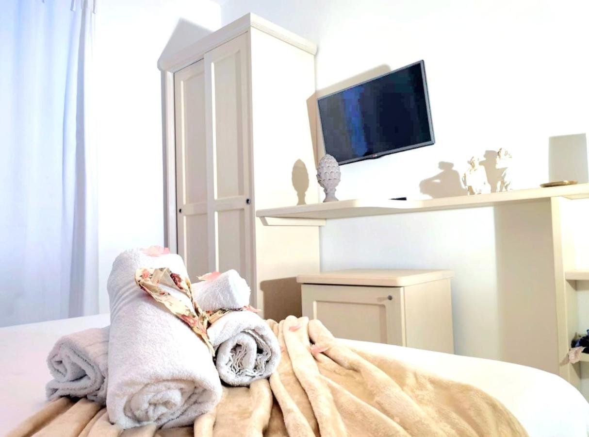 Golden House Hotell Porto Torres Exteriör bild