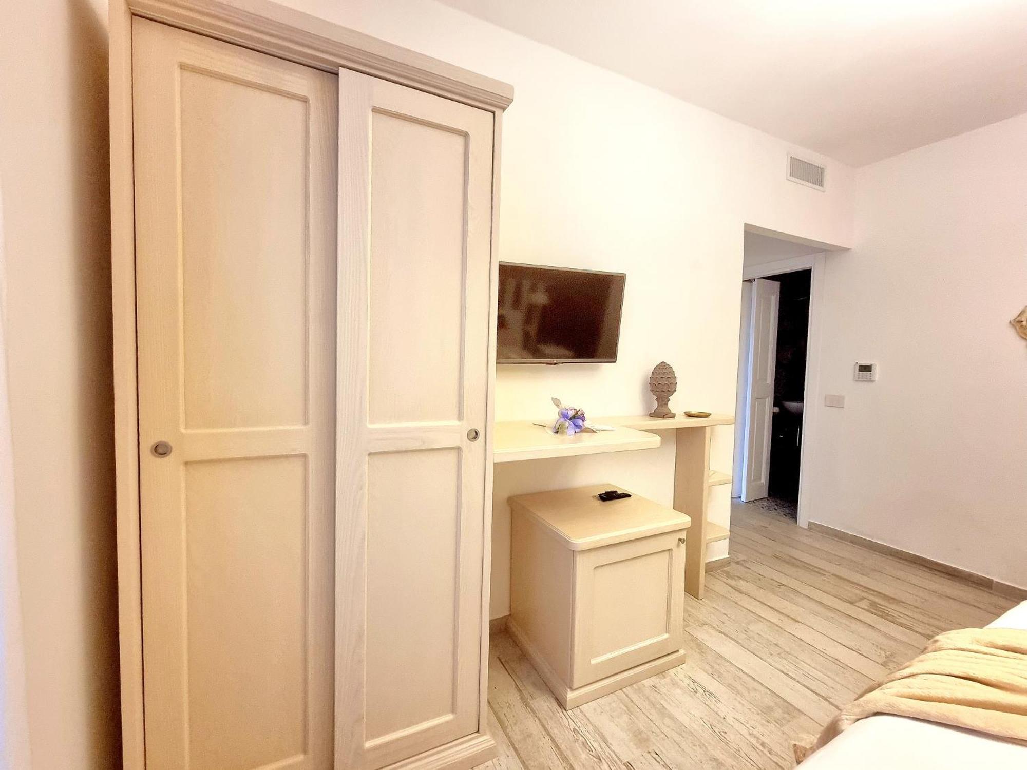 Golden House Hotell Porto Torres Exteriör bild